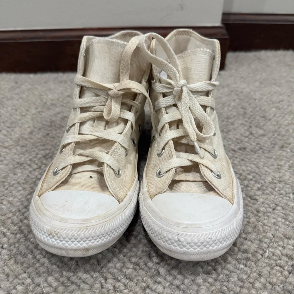 Disney Frozen 2 White Elsa Converse HiTop Chuck Taylor 367353F Size 1 Youth - Picture 5 of 9